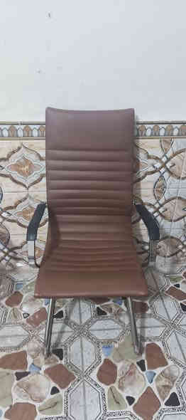 كراسي نضيفات كلش مال مكتب او ديكور سعرهه 110 وبيهه مجال بسيط المكان / البنوك.       
الرقم/ ***********
