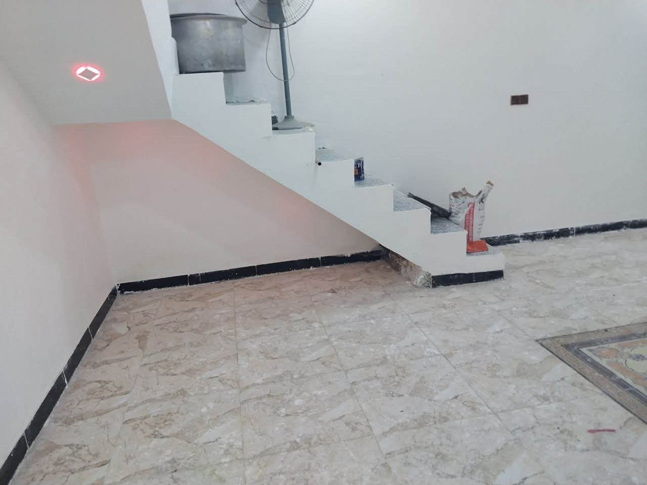 السلام عليكم بيت للبيع حي الحسين شارع سواق تاج لبنان لبيت طابوك كونكريت شغل راقي لبيت طابقين كامل مساحه 200متر ‭***********‬
