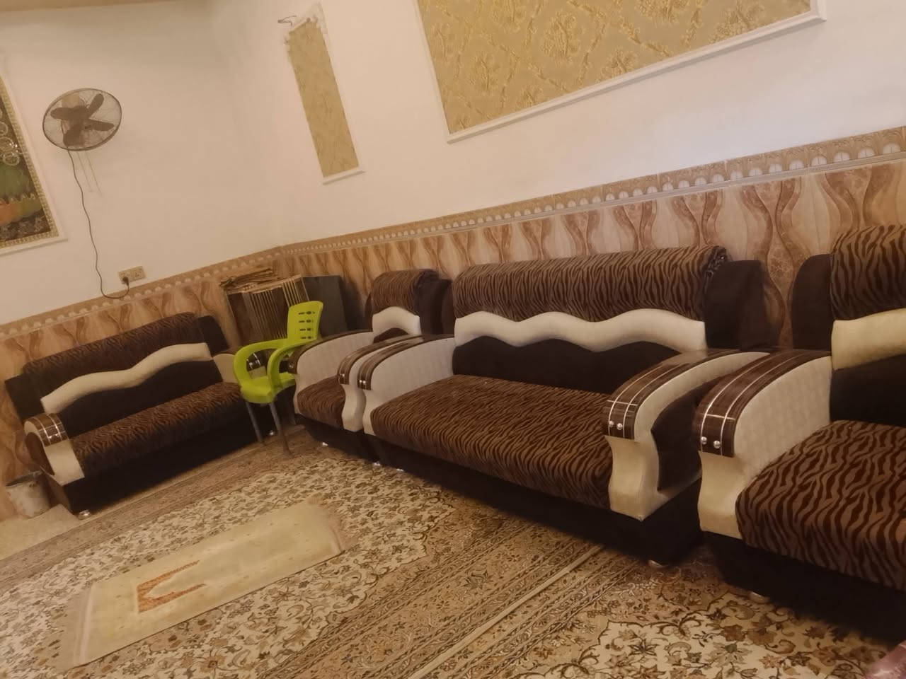 تخم ونص 
3 تخم ابو 3 نفرات 
2 تخم ابو نفرين 
2 ابو نفر
***********
سعر 900
