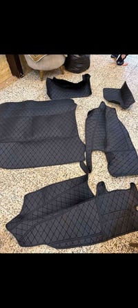 عندي دوسات ارضية جيب رانكلر جدد رايدهن ب ٦٠٠٠٠ للاتصال 07716518135