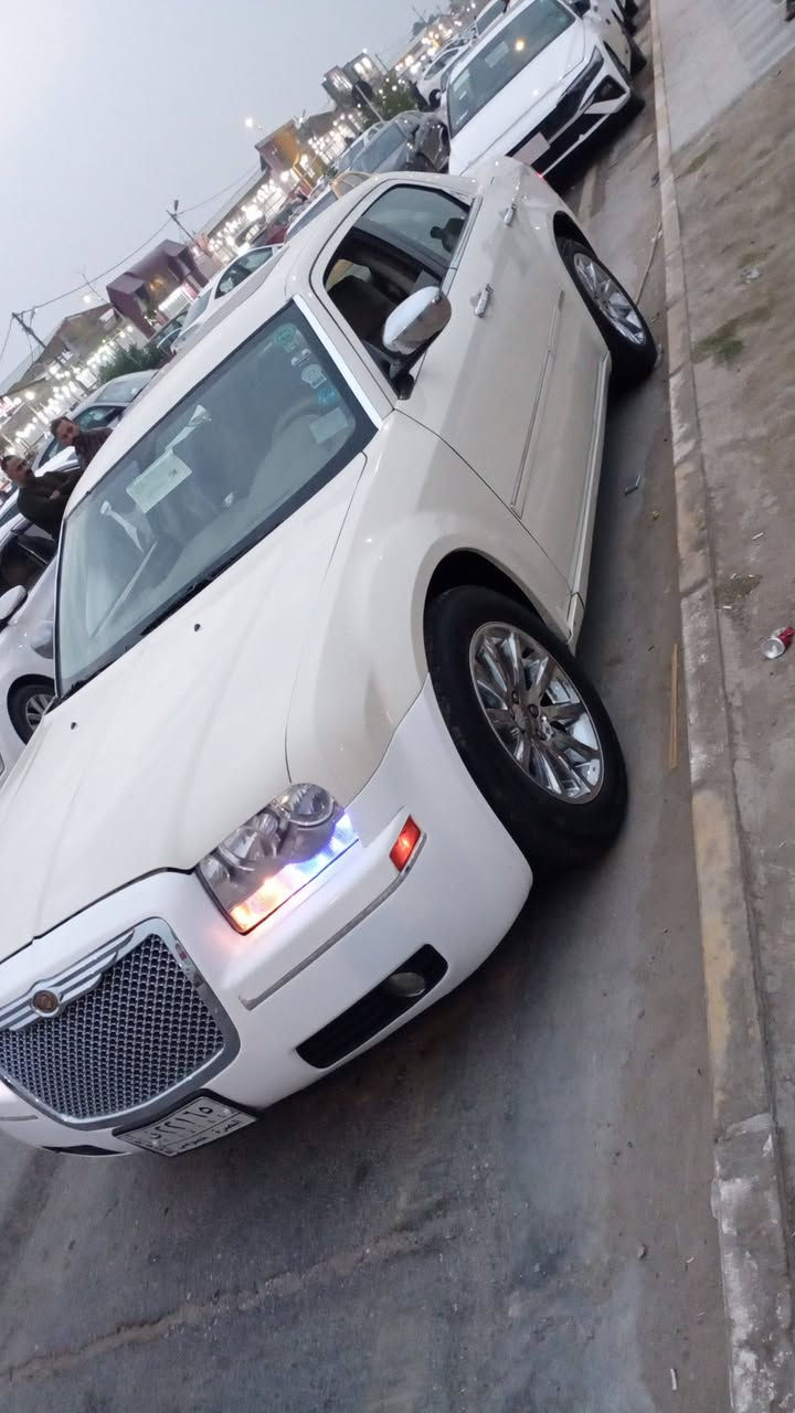 السلام عليكم 

اوباما موديل 7 بسمي فول فتحه سقف تحكمات 
كشنات جلد 
بيها صبغ اثر شخوط يعني نص باب جامغ 
ادامه كامله تبريد تدفئه كير محرك خير من الله 
السعر 95 وبلعافيه على الياخذها
***********
