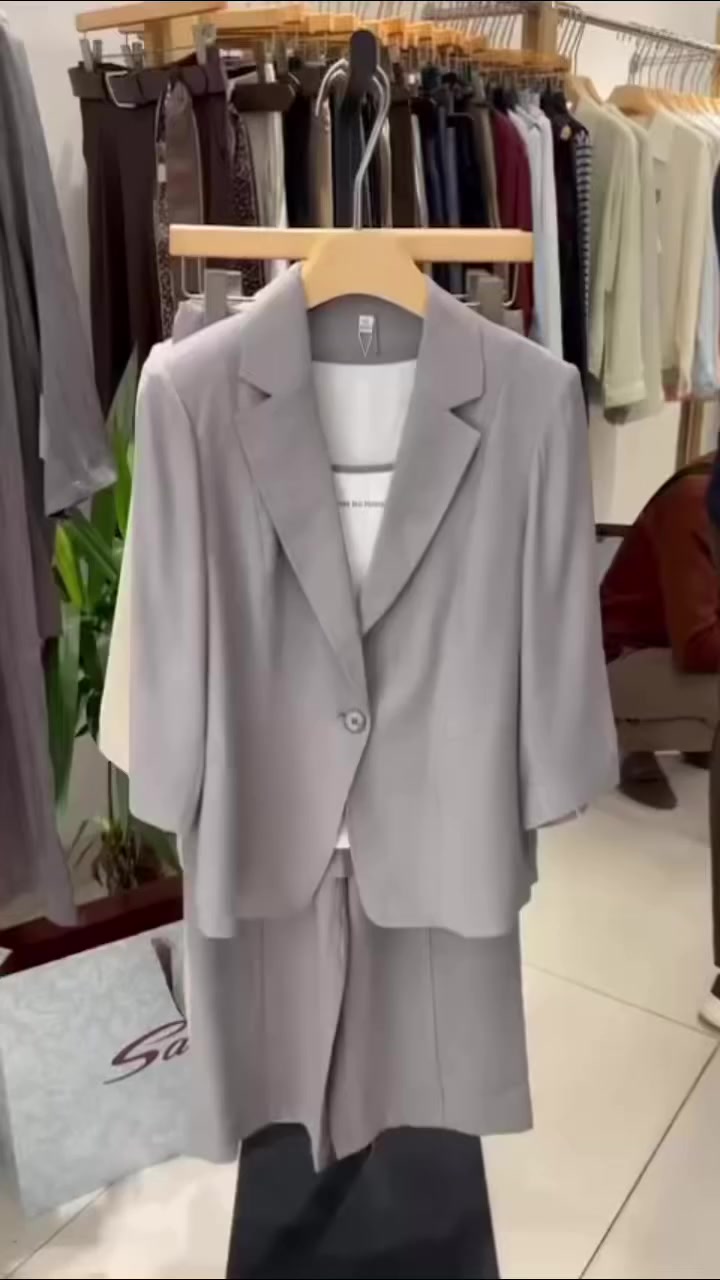 #اكسبلور_فولو #newcollection #fashionstyle #newsezons #ازياء


**إذا كنت صاحب هذا الإعلان وتريد حذفه لأي سبب، رجاءا أرسل رسالة إلى الدعم الفني**