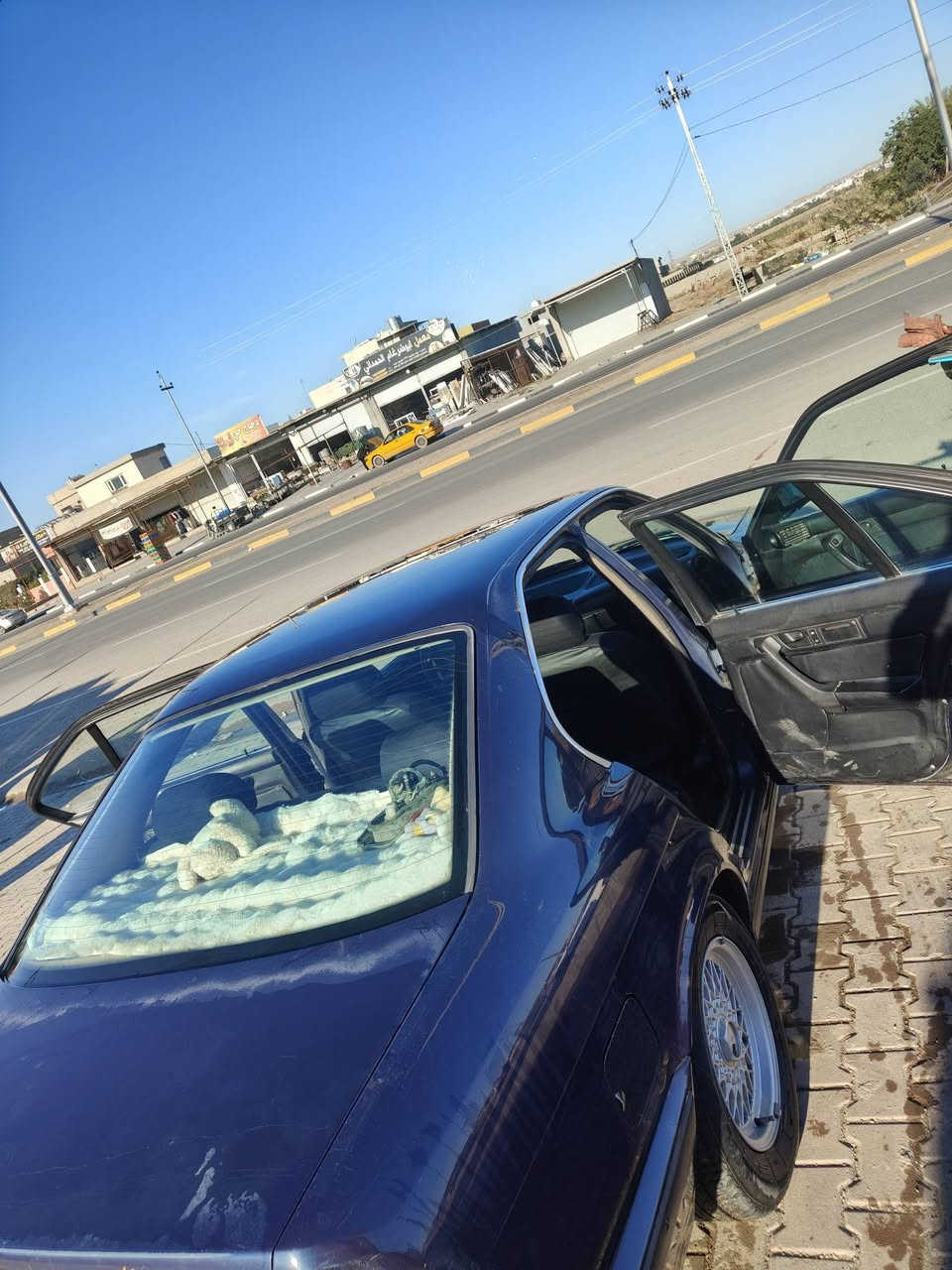 BMW525i كير اوتماتيك 
موديل 1991 لون ازرق غير محدد
سنوية بأسمي للـ31 شرط التحويل والغرامات 
سيارة بيها طخة جامرلغ السايق الامامي والباقي مكفول 
مكان السيارة كركوك 
السعر 58
للتواصل ***********
