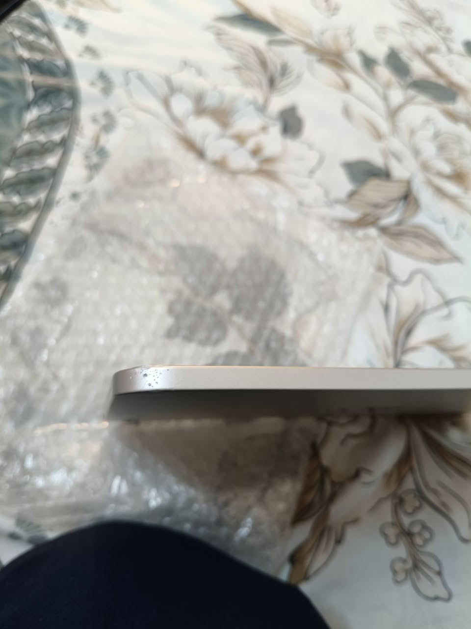 ايباد 11 ( A16 )
ذاكرته 128.  

بطاريه.   100 مشحون 62 مره 

نظيف بدووووون محلقات فقط جهاز 

مكاني بغداد للاستفسار  ***********

الجهاز بي طخات بالحافه مالته
