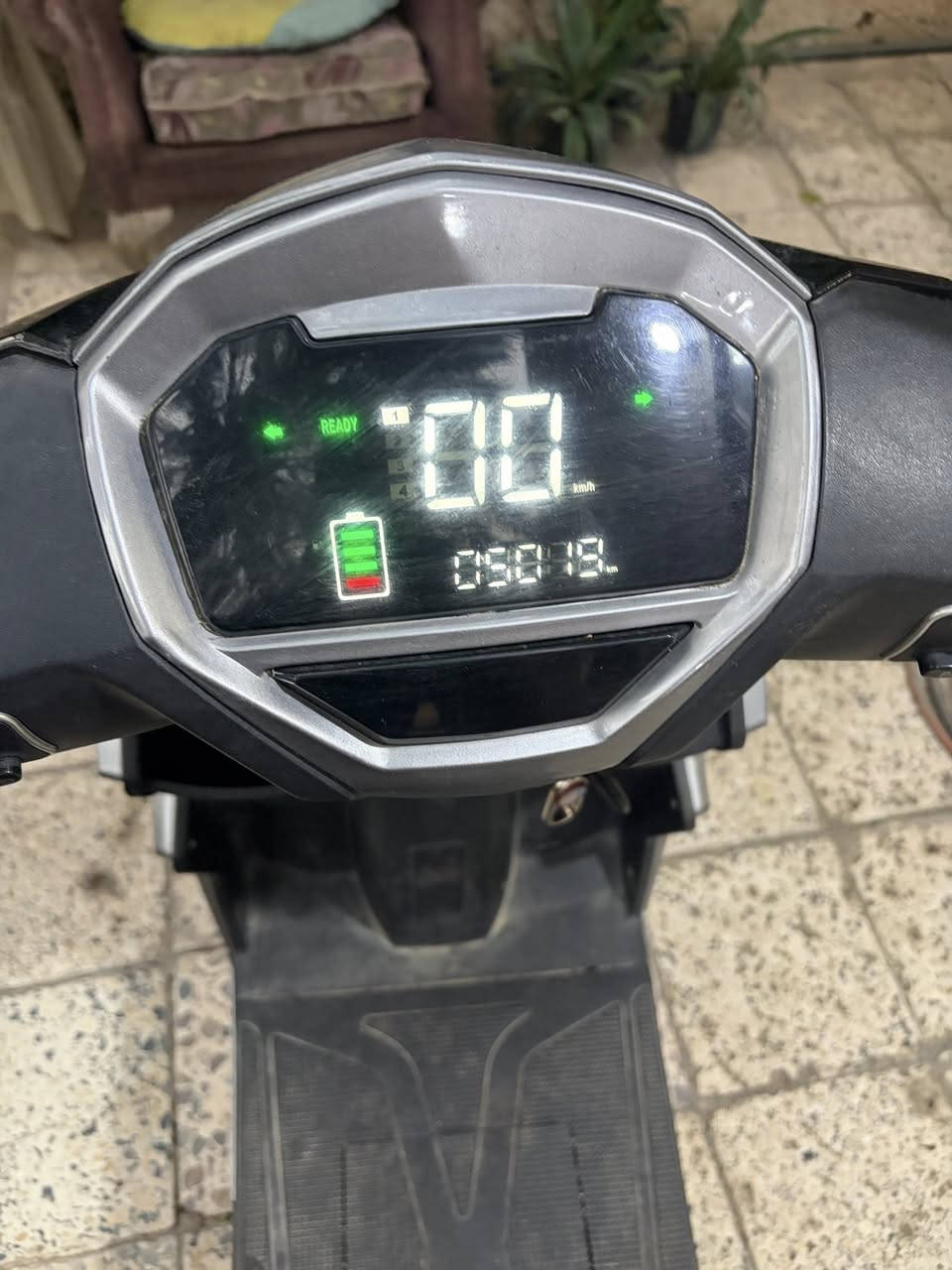 سكنس شحن
 كفرات نضيفه ،
ملف الفين ،
 ست بطاريات ،
٣ سرع ،
 الممشه ٥ الف يعني بعدها جديده
 نقصها بس اشاير السعر المطلوب ٦٠٠ 
رقمي ***********
