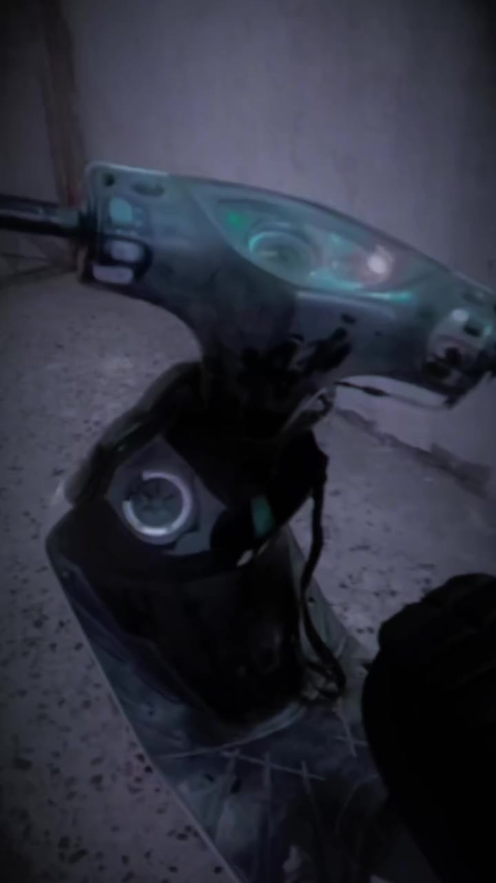 السلام عليكم دراجه البيع مكينه بلاديه صالنصه رياضي بركات شغاله امامي و خلفي و الكهربايات كله شغاله دراجه بل حقيقه أحله من صوره. سرعه 140سعره 700بيه مجال لطيبين***********رقم بغداد الشعب
