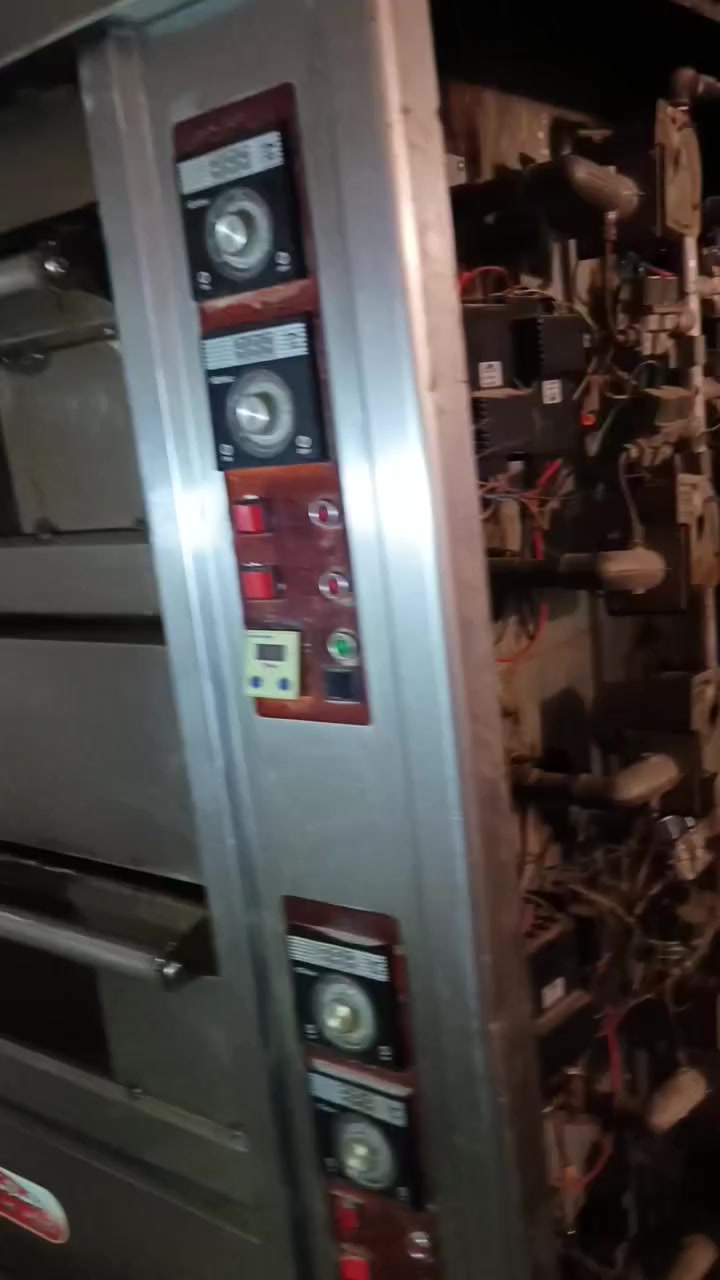 السلام عليكم شباب فرن للبيع مكان نجف 14 ورقه ***********
