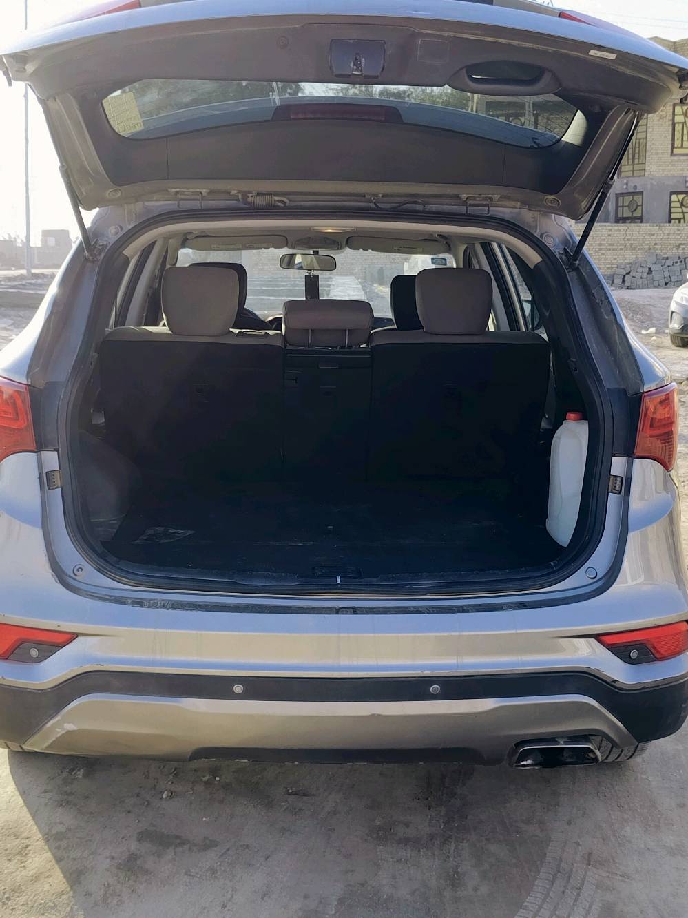 السلام عليك
‏# للبيع سنتافيا 2017 سبورت 
‏# رقم ذي قار  دولي باسمي سنويه ل29
‏تحويل ثاني يوم. 
‏# وارد امريكي (حادثهة بنيد و ربع الجاملغ) 
‏# محرك 2400 
‏# تبريد منفصل قطعتين 
‏# شاشة كامره دواره 
‏# مانع الانزلاق 
‏# تحكم ستيرن 
‏# تحكم ستيرن مود درايف 3 وضعيات قياده  
‏# السعر 150 $ بيها مجال بسيط 
‏# مكاني الناصريه مركز قرب المدينه المائيه 
‏للتواصل   ***********
‏# غير متواجد على الفيس 