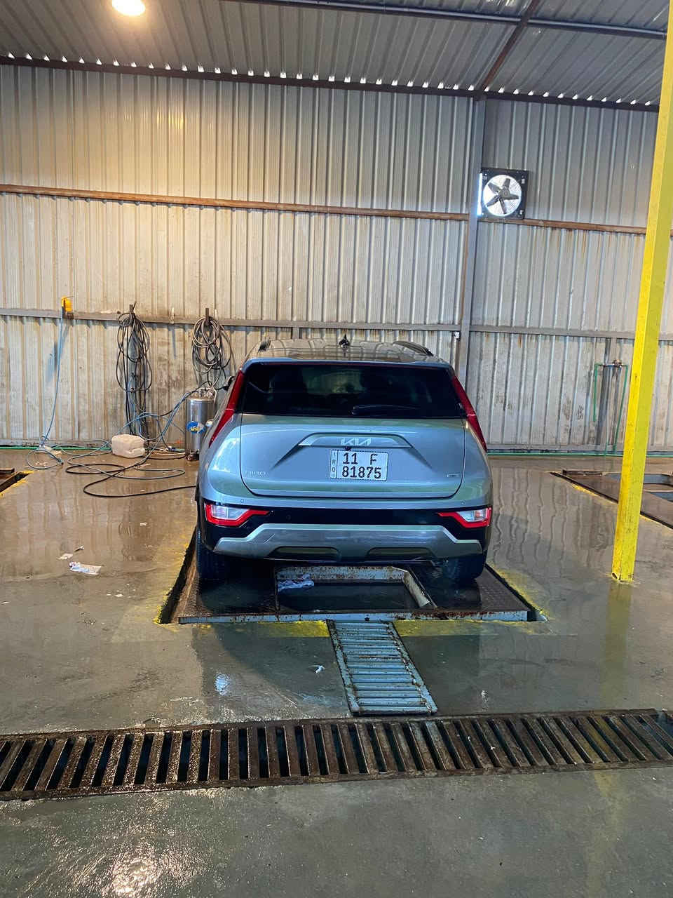 السلام عليكم  كيا نيرو هايبرد موديل 2024للبيع فول مواصفاتsx
مواصفات السياره 
الحادث كما موضح بالصوره تبديل دعاميه فقط البنيد نفسه مامبدل 
ايرباك ستيرن فقط 
السياره تشغيل عن بعد 
تدفئه تبريد كشنات +تدفئه مقود
جنطه كهرباء 
حساسات 360
رادا امامي 
خزن وضعيه المقعد 
السياره ماشيه 27الف ميل 
مرب قلاب مع الR
نقطه عمياء 
تبريد قطعتين 
بصمتين +كارت تشغيل مثل الماستر
مثبت سرعه 
نظامين قياده ecoو sport
مري شفط 
فتحه بالسقف 
محرك 1600سمارت ستريم ارقى محرك 
اعلى مواصفات بالنيرو هاي  
مكان السياره بغداد الدورة
الاستفسار الاتصال
***********
