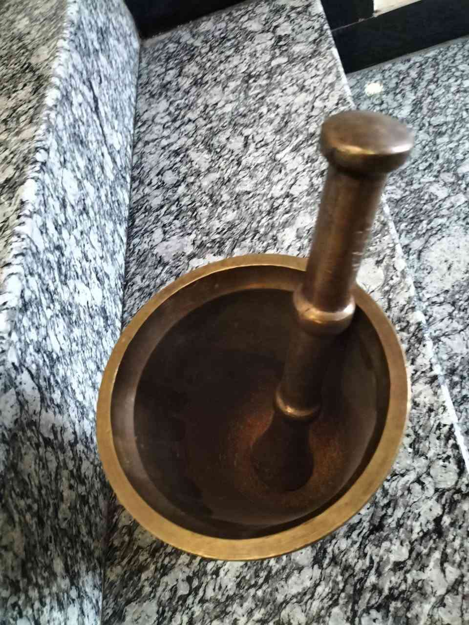 هاون للبيع قديم ابو الانكر بغدادي . ارتفاع 19سم .وزنه 7 كيلو وربع السعر 150 الف وبي مجال للشراي .المكان بغداد


**إذا كنت صاحب هذا الإعلان وتريد حذفه لأي سبب، رجاءا أرسل رسالة إلى الدعم الفني**