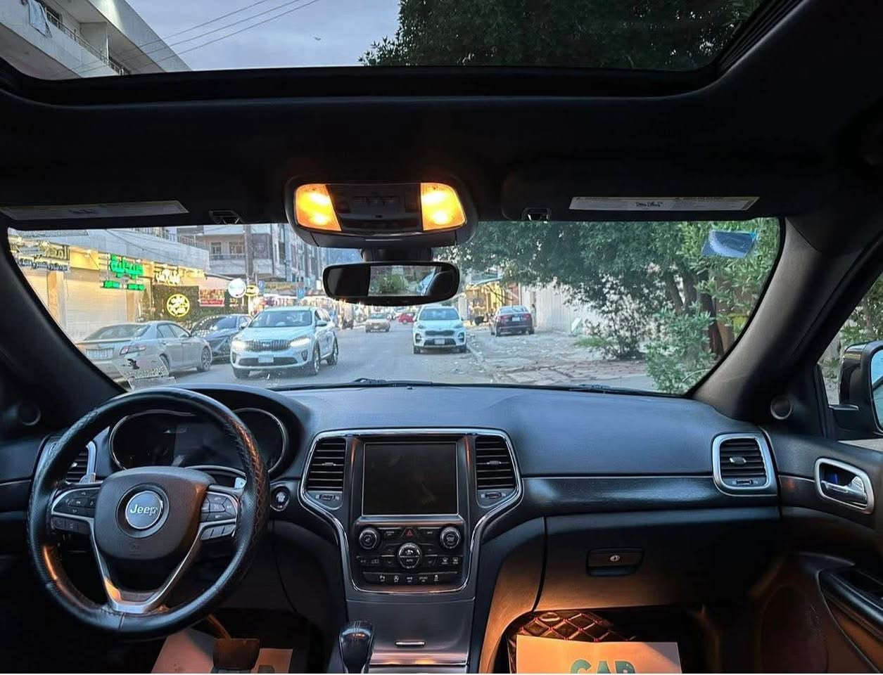 السلام عليكم 
جيب كراند شيروكي مديل 2017 فول بلاك توب
محرك3600/V6 سلندر
ماشية 185km وليس mi
شاشة دشبول كبيره
مقعد السايق كهربائي 
كشنات جلد بلادي
تبريد قطعتين
فور ويل 4*4
تدفئة تبريد كشنات امامية
تدفئة ستيرن
بصمة تشغيل وابواب
صندوق كهربائي 
شفتات بالستيرن
حساسات خلفية 
رادارات امامية خلفية
تشغيل عن بعد
فتحة سقف
وبعد بيها مواصفات هواي
صور الحادث والسونار مرفقة بالمنشور 
السعر 183$ مكان السيارة بغداد الشعب
رقم الهاتف*********** بغداد, العراق
