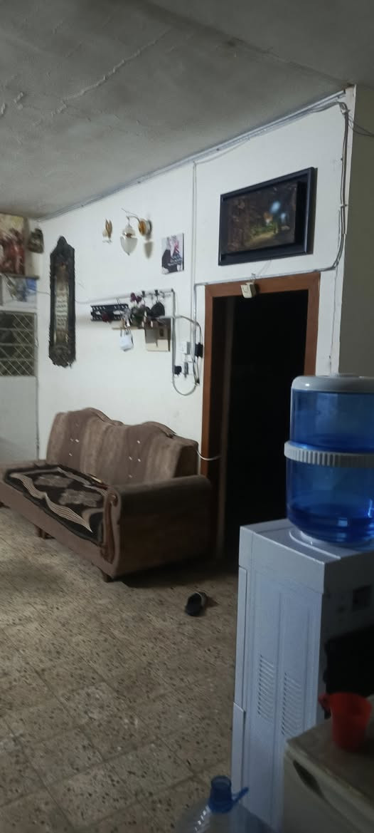 عروض مكتب اساور للعقارات 
دار للبيع في حي السكر
150 متر واجهه 7 ونص
شروق تام
طابقين
سند مستقل
شرط التحويل
شارع صبه
سعر مناسب
البيت نظيف صالح للسكن
البيت بحساب ارض
4 غرف نوم ومطبخ عدد 2
واستقبال وهول وكراج وبيتونه
لمعرفه السعر اكتب تم ليصلك على الخاص
للاستفسار زياره المكتب سايدين البحرين مقابل مطعم احمد الحاج صلاح
***********
***********
