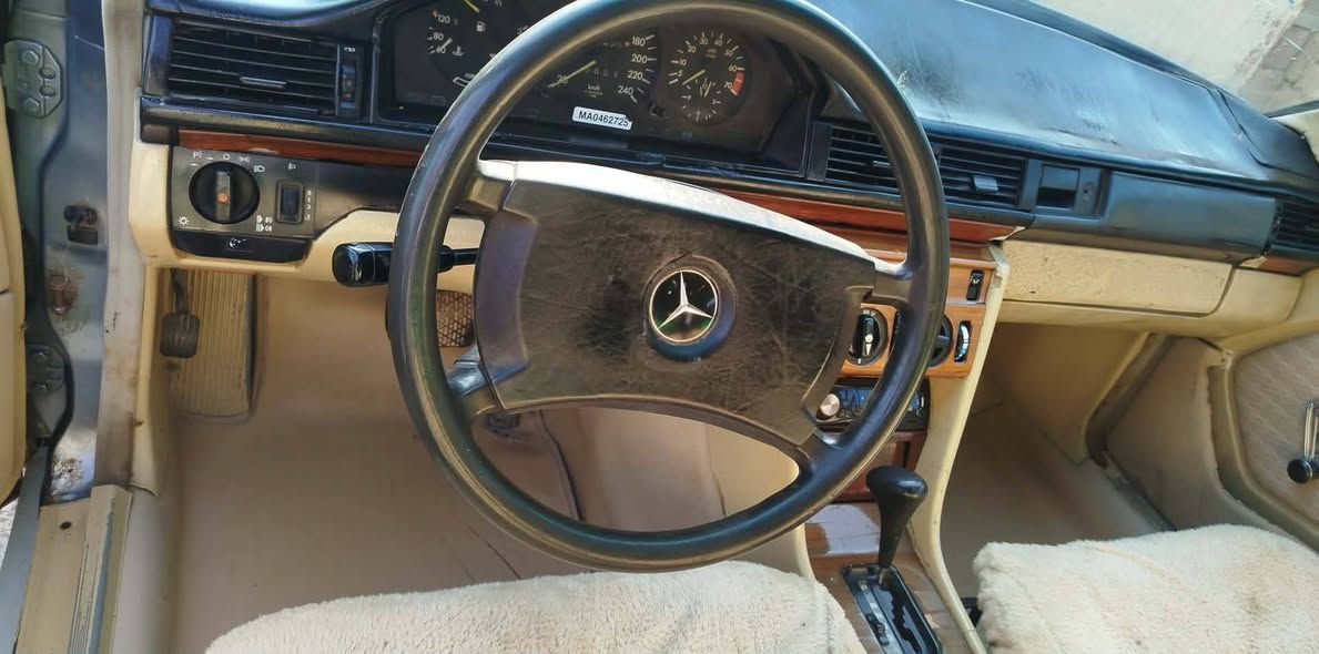 السلام عليكم مر خصت الادمن سياره مرسيدس دب للبيع رقم بغداد  مشروع وطني موديل 1988مكفوله كص ونقل  جثه حداده 90% مكينة وكير ثنين ونص سياره حلوه دواخل سعرها48ورقه وبيها مجال العنوان الرفاعي ***********
