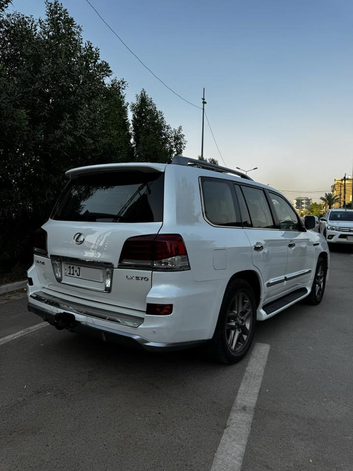 لكزس570XL للبيع 🌟
ملاحظه ////السياره بيه نص باب صبغ ودعاميات صبغ و3اماكن بارد (السونار بالمنشور )

موديـل 2013
ماشية 176 الف كيلو
مواصفات السيارة :
اللون: ابيض صدفي 
فول مواصفات ١/١ 
8 سلندر محرك 5700 
* داخل قرميدي 
* 4 كامرات 🎥
* سلايت
*   كراسي جلد
*   كراسي كهرباء 
* تبريد ثلج 
*   تدفئة تبريد بالكشن
*   ٣ شاشات اصلية 
*   تشغيل عن بعد
*   جكات 
*   فور ويل
*   أنظمة قيادة
*‏ CRAWL نظام 
*   ثلاجة 
*   فول تحكم ستيرن 
*   ستيرن كهرباء
*   دبل كير ( عادي+ اوتوماتيك
*   شفتات كير بالاستيرن
*   دبل حساس ( امامي+خلفي)
*   مرايات كهرباء (شفط)
*   لايت عدسة زنون عالي ناصي 
*   زراك لايت
*   ويل 20 
السعر : 355 ورقة

مكان : بغداد حي العدل📍

رقم الهاتف:***********
