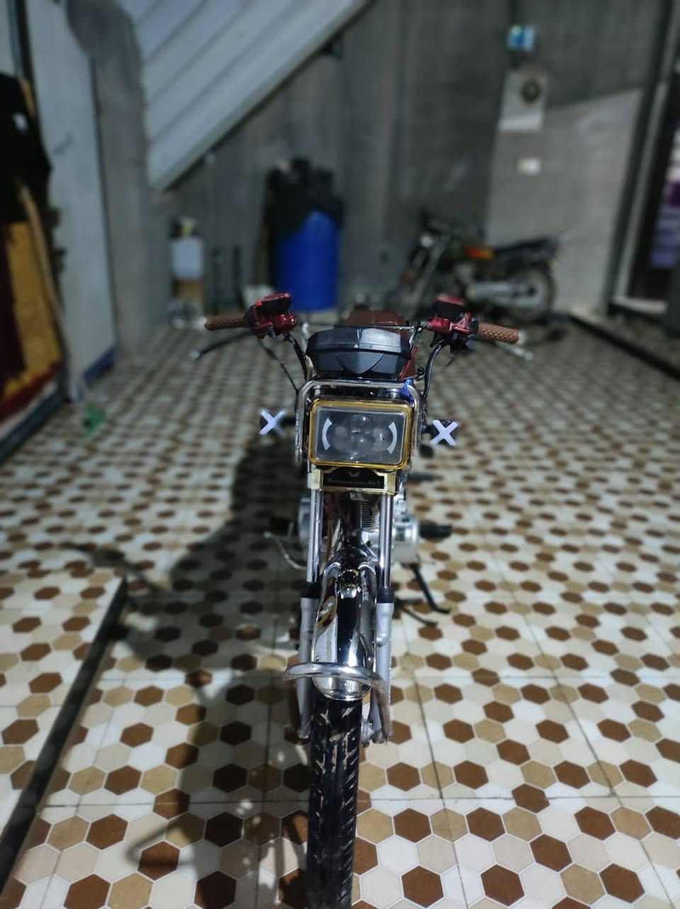 السلام عليكم للبيع دراجه
النوع سيفان 
موديل 2024
تشغيل عن بعد
بصمه
جهاز انذار
بريك عنبار
اوراق موجوده بس البارحه وكع عليهن مطر بس رقم الشاصي امبين العنوان بابل الحلة شارع ٤٠ شارع ابو خمره ***********
