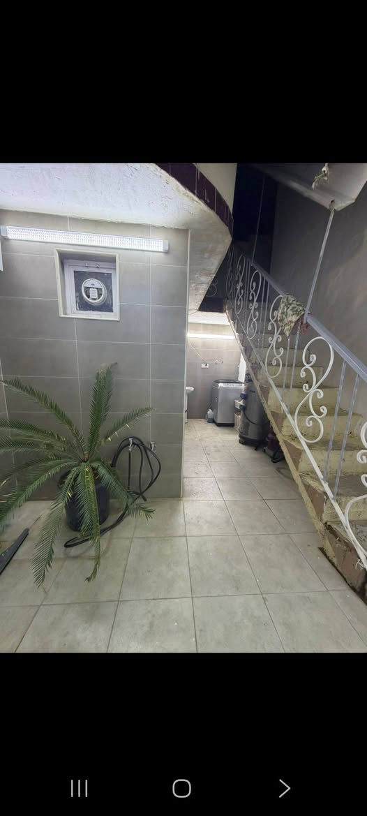 مشتمل للبيع المساحة ١٥٤ متر طابو ملك صرف الموقع شطيطه يحتوي على غرفة نوم وصاله ومطبخ واستقبال وصحيات 
                مكتب الحسيني 
              ***********
