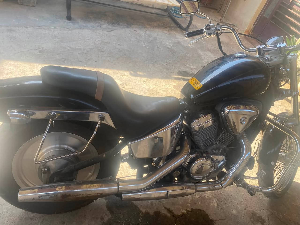 سلام عليكم هوندا ستيد 400cc بدون رقم اوراقها موجودة وكاملة دراجة جاهزة نقصها دسكات اماميه موديل 2000 سعرها 8 أوراق وبيها مجال اتصال على رقم ***********
