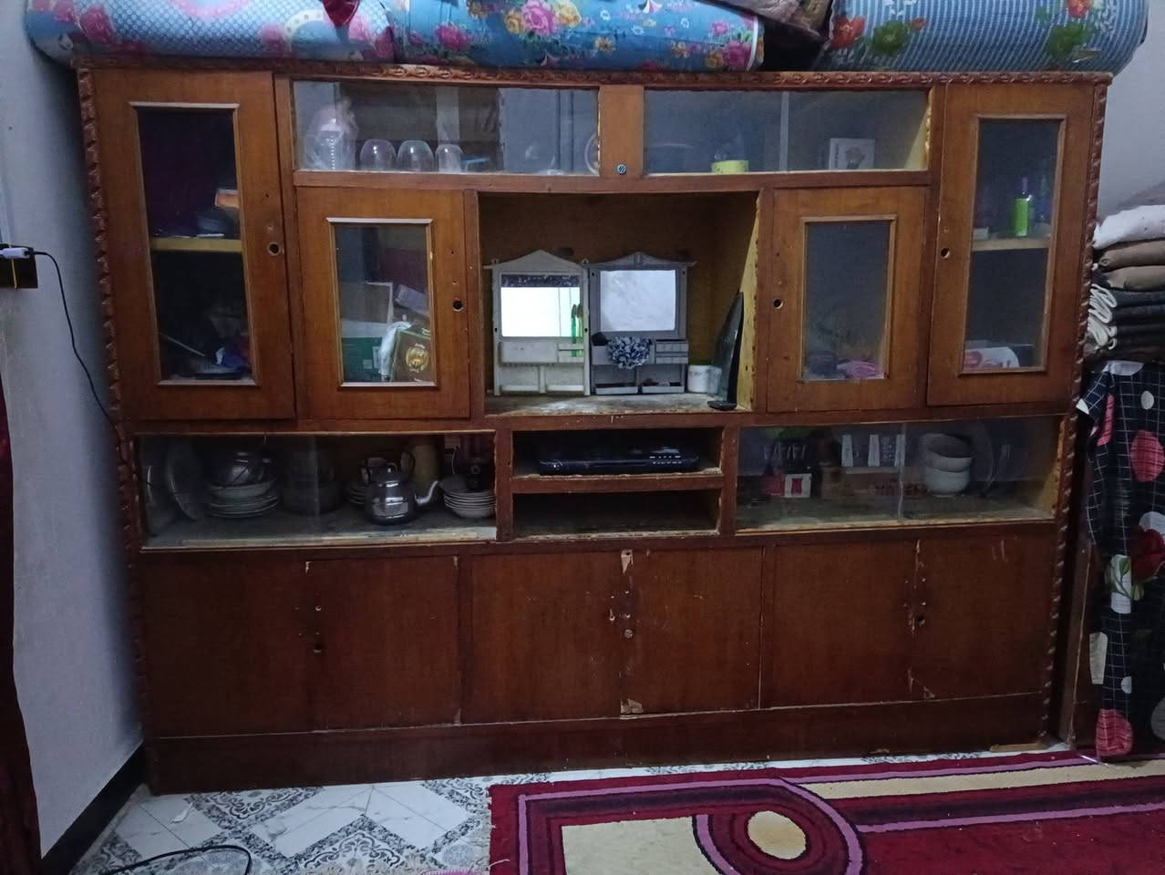 معرض للبيع مستعجل ع بيعته وسعر مناسب العنوان سوق الشيوخ الهاتف *********** وسعر ١٥٠ وبيه مجال
