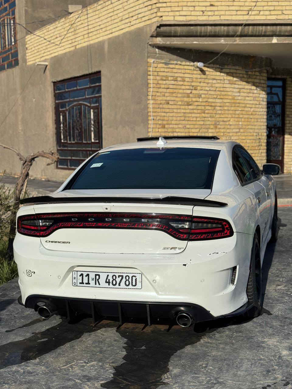 السلام عليكم
للبيع دودج جارجر RT موديل 2016 رقم بغداد بأسمي شخصياً خليجي (وكالة)، لون أبيض صدفي مميز، محرك 8 سلندر 5.7L HEMI،  كفالة شرط الفحص
 كراسي جلد، شاشة كبيرة، فتحة سقف، بصمة، وكاميرا. السيارة نظيفة جداً، جاهزة للاستخدام، ومواصفات الماكس الكاملة . 
 
النوع: دودج جارجر RT (8 سلندر Hemi)
الموديل: 2016
المواصفات: خليجي (وكالة)
اللون: أبيض صدفي (White Pearl)

المواصفات (ماكس/Full Option):
بصمة تشغيل وفتح أبواب
فتحة سقف
داخلية جلد فاخر (لون [احمر 
شاشة كبيرة مع نظام خرائط وكمرة خلفية
حساسات خلفية
تحكم ستيرن (مقود)
تبريد وتدفئة مقاعد
رادار وتحديد مسار
الحالة: كفاله عامة  السيارة جاهزة ولا تحتاج مصاريف.
مكان التواجد: [بابل الحلة قظاء المحاويل 
السعر: [183] (وبيه مجال للشراي)
للاتصال: ***********
