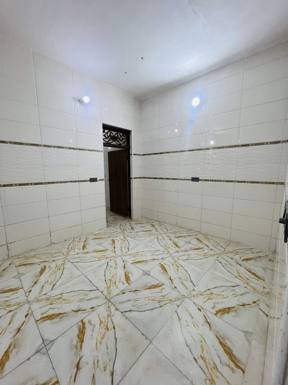 شقة طابق ثاني للرهن او الايجار مساحة 130 متر 
الموقع قرب كرار الطويل ع الشارع العام نضيفة جدا 
غرفة ومطبخ وصاله وصحيات ومطبخ للتواصل 
***********
