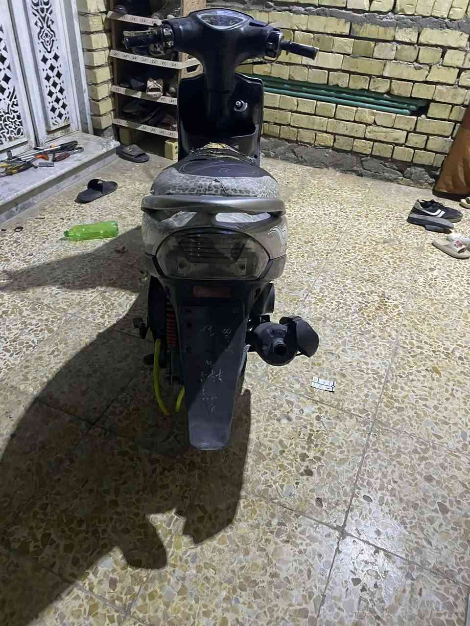 سلام عليكم دراجه للبيع دراجه بلاديه كله كفرات دواخل ختم واحد اصلي شوفت عينك نضيفه بس مغاسله سويته ٥٥ موجوده بوشته عدي ٤٩ بلادي جانت معدله مشي حلو  ناعم زينه الله شاهد مداريه بس متوازي عل بيعته كله شغاله كهربائيات ضفيره اصليه كابريتر اصليه مالته كشن ٤ ولفات بك لايت مال ٤ ولفات بس عوزه غسله وترتيب بسيط شوفت عينك عوزه غسله فقط.  سعر ٥٠٠ بيه مجال خير من الله وأخدم اني فقط الهندر مو وياه عندي هندره ***********
