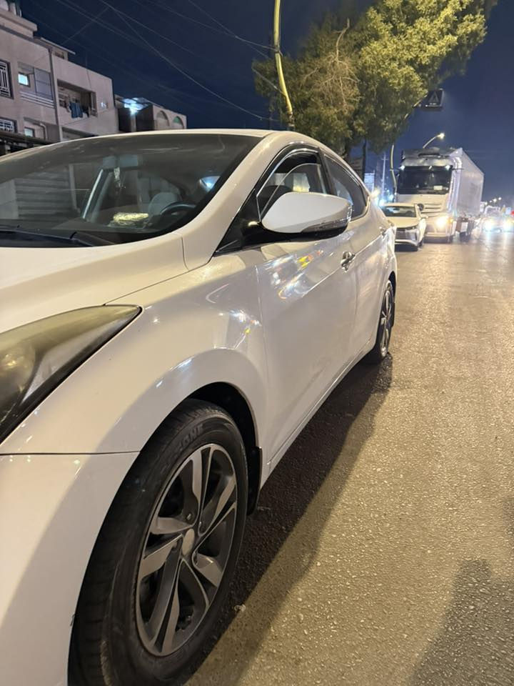 السلام عليكم
سياره النترا 2014 
خليجيه مكفوله ماعدا خمسة اصابع صبغ بالباب سايق
فول مواصفات ماعدا البصمة
مري شفط
رقم انكليزي جديد 
داخل صاج 
تخم تايرات جديد
تبريد جديد
حداديه امامية وخلفية جديدة
السياره نظيفه جدا واحلى من الصور
سعرها 128 وبيها مجال حك الجيه
رقم الهاتف
***********
المكان بغداد حي القاهره
