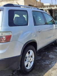 اكاديا • ٢٠١١ • ضربته بابين