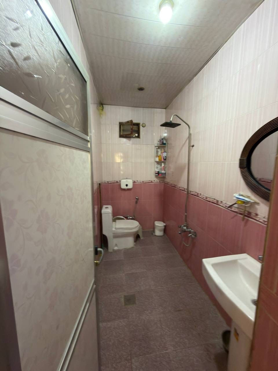 دار للبيع مساحه 90م /في حي البنوك محله319
الواجه 5,5 النزال 16
مدخلين
الطابق الأرضي يحتوي على صاله + مطبخ + حولي + غرفه نوم + خدمات 

الطابق الأول يحتوي على 2غرف نوم سويت + خدمات 

الطابق الثاني يحتوي على سطح + بيتونه

للاستفسار اكثر اتصال بالرقم او مراجعه مكتب الجوهره للوساطة العقارية الكائن في شارع الكنيسه مجاور ثانويه الكفاءات 

0773 983 2266
