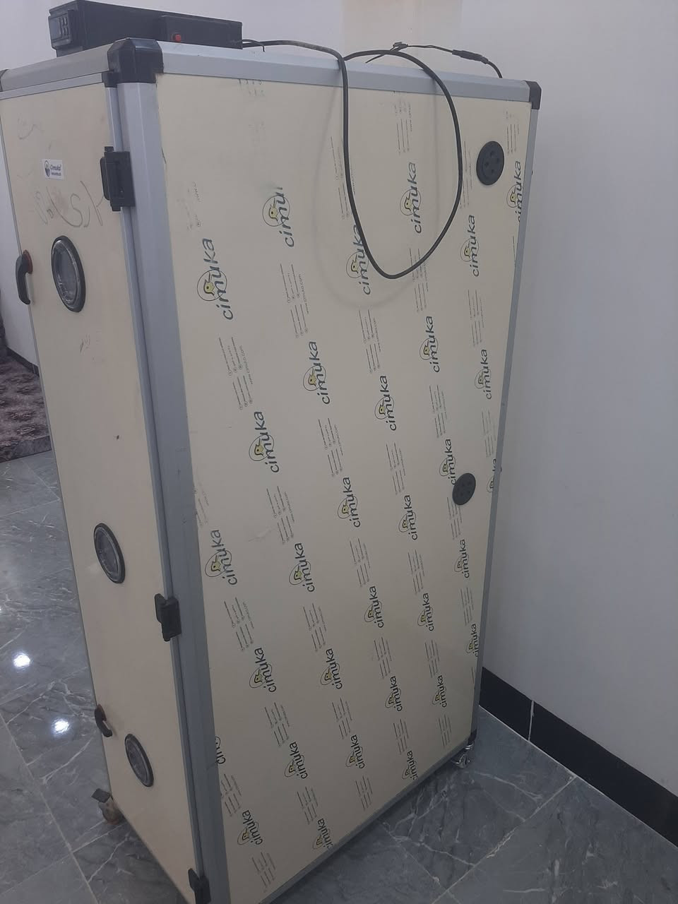 متاح فقاسه جيموكا 700 بيضه  مستعمله شي قليل  نسبه تفقيس ٩٩%وغنيه عن تعريف اخوان الي يريد يتصل او يراسلني خاص 
رقم الهاتف 
***********
         و
***********
المكان صلاح الدين تكريت
