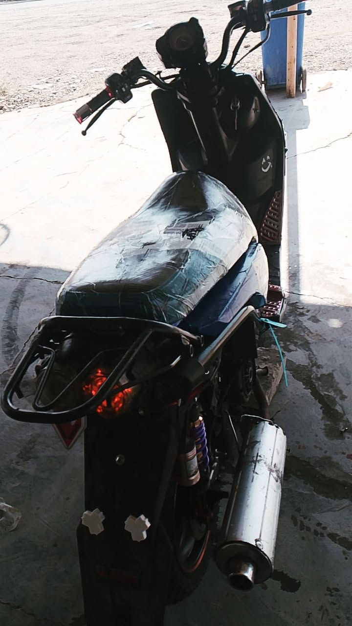 سلام عليكم سكنس جبلي سرعة 140للبيع او امراوس اكير) السعر 250او بيهة مجال (ملاحضة بيهة مواقص 50اينزلن من سعرهة) التفاصيل اكثر اتصل***********
