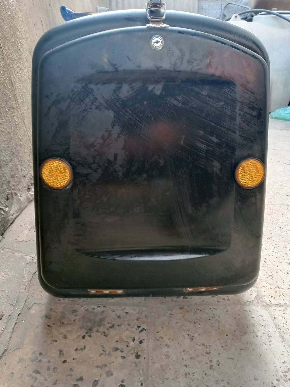 صندوك دليفري للبيع نظيف مستعمل قليل سعره ٣٥ ألف بغداد الدورة حي الصحة ***********
