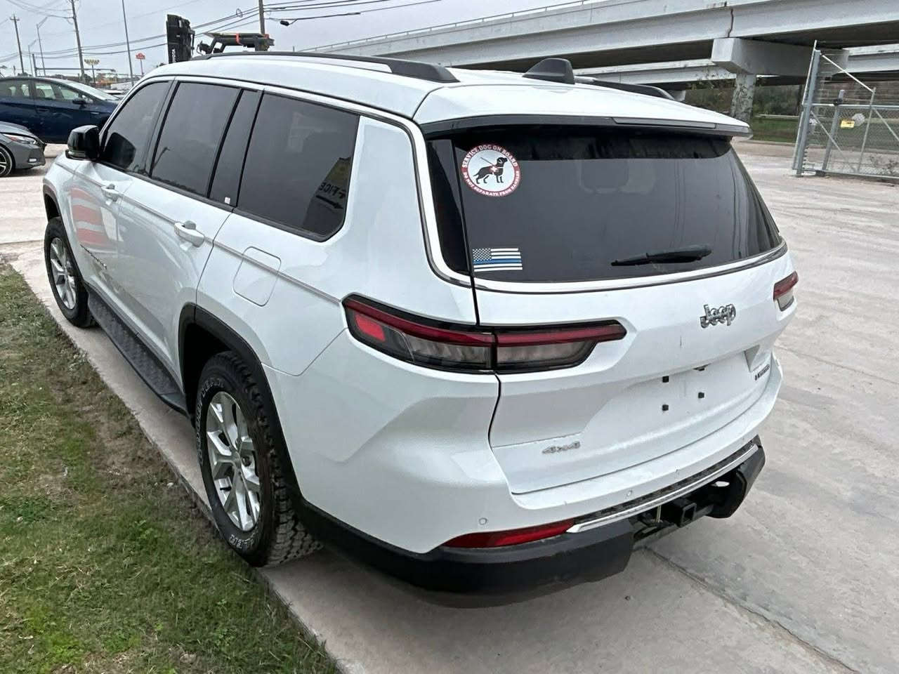 يا الله  سلام عليكم للبيع جيب موديل 2023 رقم بغداد نكليزي بسمي سياره فول مواصفات عدى الفتحه حادثه بسيط بدون ايرباك ولا دواخل سياره كارتون *********** مكاني الديوانيه الدغاره وسعره 330 وبيه مجال حك جيه 
علما اني. مكلف بالنشر
