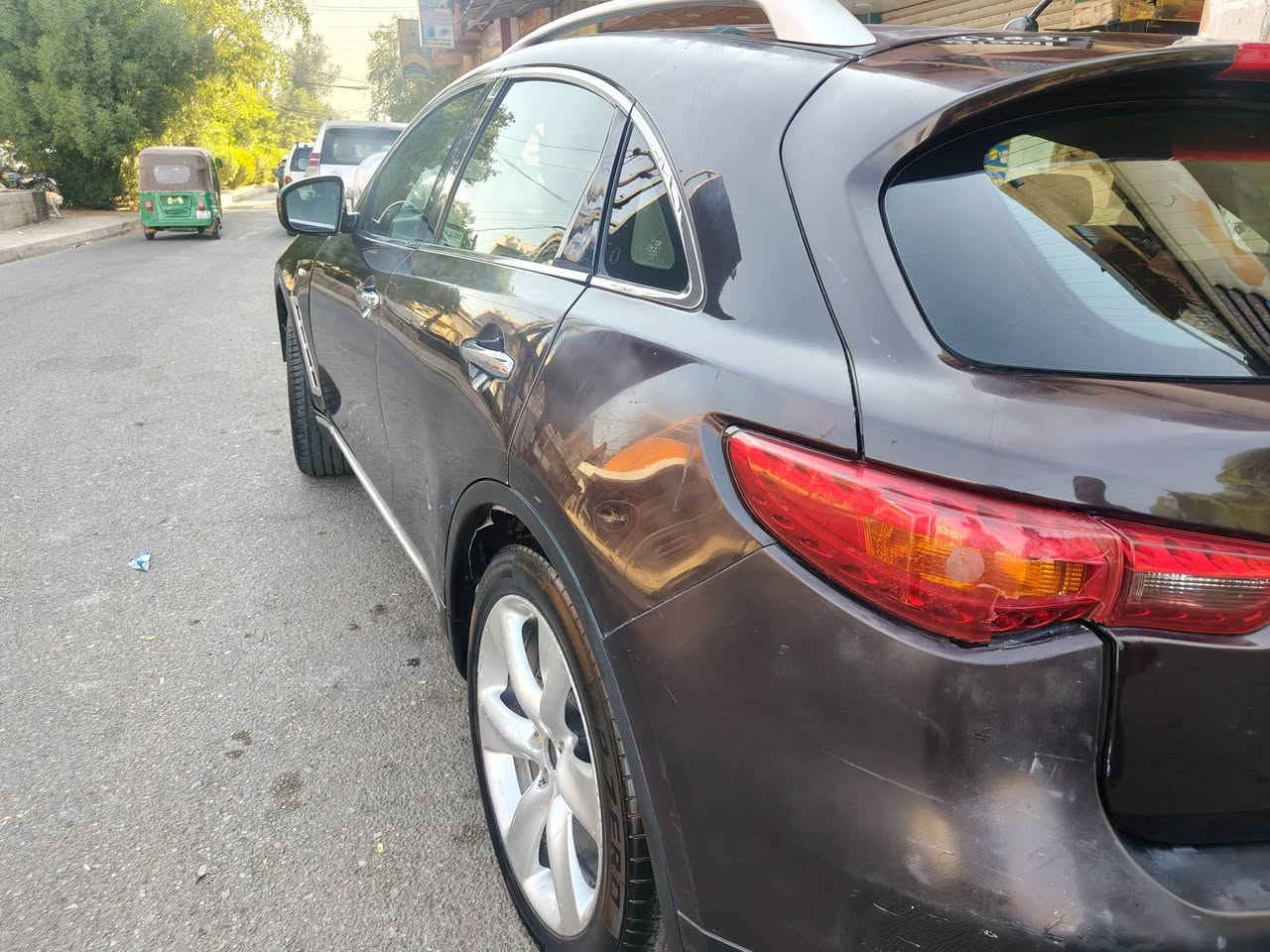 انفنتي fx35 خليجي السيارة كير ومحرك مكفولات تبريد ثلج صدر نضيف كهرباء كلها شغالة وبلاد بيها قطعتين صبغ فقط بدون دواخل السونار مرفق بالمنشور  سعرها 75 وبيها مجال سنوية بعد شهر تسقط مكانها بعقوبة ديالى
***********
