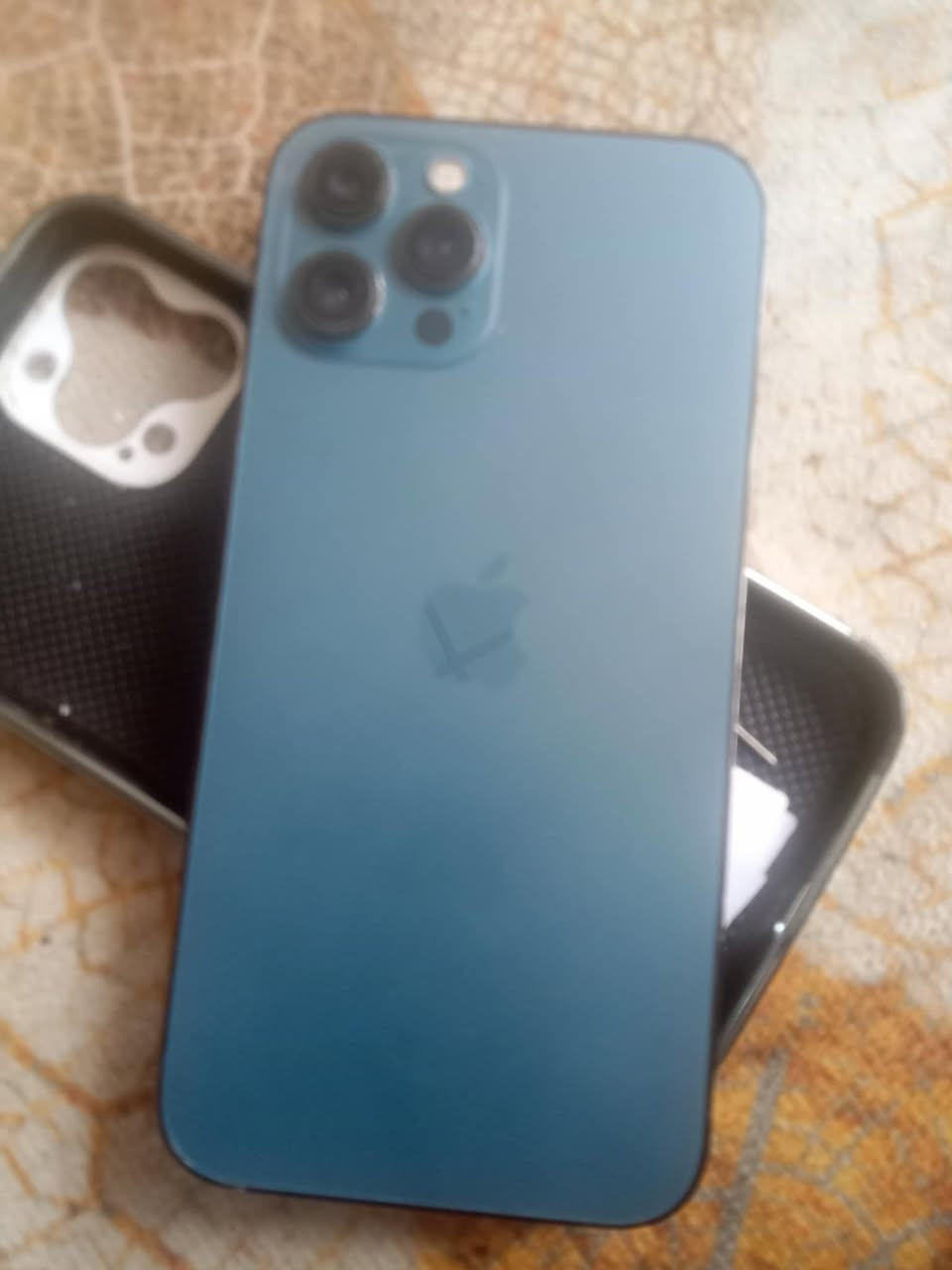 سلام عليكم ايفون 12ابرو ماكس للبيع او مراوس مستبدل شاشه اوبطاريه فقط اصليات 256ذاكره العنوان سليمانيه توصيل ماكو السعر 330 الف الرقم *********** وتساب
