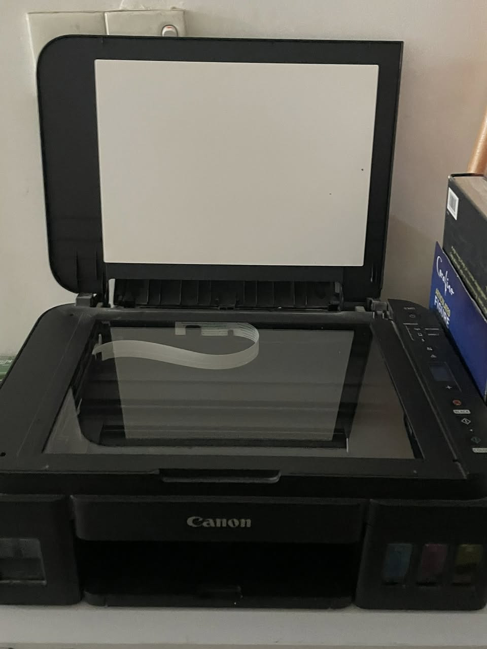 السلام عليكم 
طابعة كانون استخدام منزلي قليل للبيع بيها مشكلة بالهيدات متطبع تقطع بالطباعه ومبدلين سفنجات الاحبار بقطن 
ابيع على عطلها ب٥٠ 
وانطي وياها احبارها 
يوجود توصيل


**إذا كنت صاحب هذا الإعلان وتريد حذفه لأي سبب، رجاءا أرسل رسالة إلى الدعم الفني**