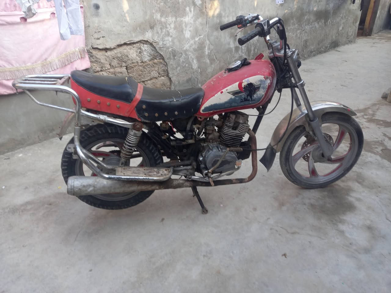 للبيع دراجه هارلي ادوات مكينه  كاض لكرنك السعر 150وبيه مجال الدراجه كلهه عل لبلاد مكان البصره الهارثه حي الانتصار ***********
