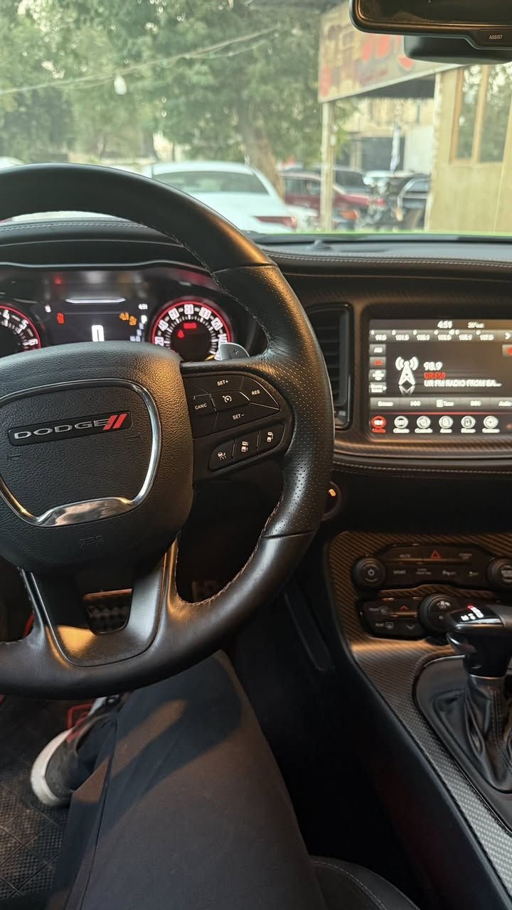 _ النوع:[Dodge challenger GT] 
_ الموديل: [2023]
_ المواصفات: [v6– شاشة – كاميرا خلفية - بصمة -صندوق كهرباء - ابل كار بلاي - …]
_ الكيلومتر: [25,000km]
_ الضرر : [بنيد + دعامية امامية + بارد بالقمارة مال نقل]
_ الموقع: بغداد – الجادرية 
_ للاستفسار: ***********
