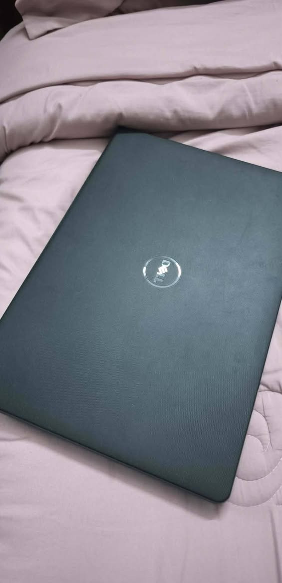 📢 إعلان بيع لابتوب Dell (جيل سادس) - سعر مميز
التفاصيل الفنية:
الماركة: Dell Inspiron 15 
المعالج: Intel Core i3 جيل سادس (أداء ممتاز للمكتب والدراسة).
الرام: 4GB.
البطارية: سليمة وتشحن طبيعي 
النظافة: الجهاز خارجيًا نظيف جداً والشاشة والكيبورد بحالة ممتازة.
ملاحظة الأمانة (سبب السعر):
الجهاز حالياً يحتاج فقط تنصيب ويندوز جديد لانه جهاز بدون نظام 
السعر المطلوب: 175,000 دينار (وبي مجال قليل جدا مال تنصيب نظام ويندوز 10 الف دينار )
المكان: بغداد (كفائات سيديه).
للتواصل: مراسلة الخاص أو الاتصال على (***********).
💡
