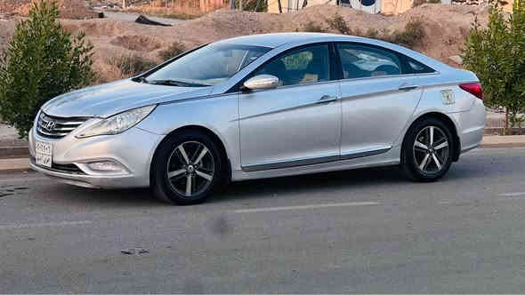 سۆناتا ٢٠١٠ خلیجی مەکینە  گەورە دوش ٢.٤  بێ بۆیاخ  سۆنەریم داناوە
ڕەنگی سلڤەر
تەبرید
ئاوێنە شەفت ئاوێنە ئیشارە
شاشەو كامیرەو
تەحکوماتی سەر ستێرن 
ئیکو 
ویل و تایەی تازە تەقەو ڕەقەی نیە
سەیارەیەکی تا بڵێی ڕێکو پێکو بێ مەسرەفە 
پەڵەیە ساردی هەیە و بەس تۆزێ كاڵ بونەوەی هەیە
سەنەوی بەسەرچوە
شوێن كلار 
ژ.م  ***********
سعر  ١٠٦$ كالار
