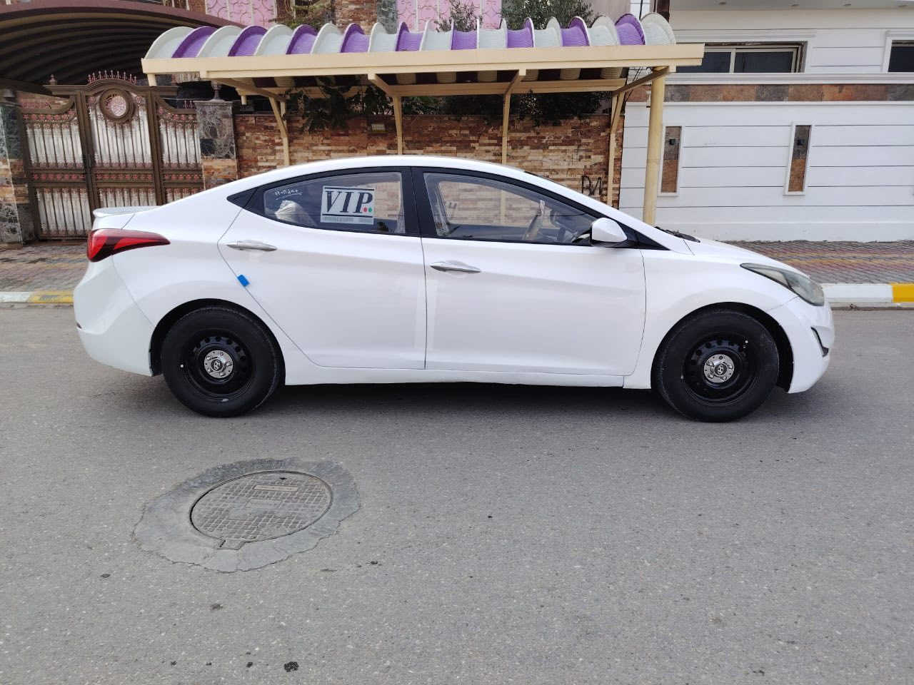 السلام عليكم النتره موديل 2016 خلجيه مكفوله سياره من الضربه والتبديل بيه 3 قطع صبغ وباقي سياره مكفوله وجاهزه من تخم تاير من حداديه مامي خلفي مكينه وكير 1800 دوش رقم واسط دولي بسمي مكان سياره بواسط السعر 102رقم تلفون ***********
