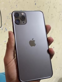 آيفون ١١ برو ماكس • ٢٥٦ • مقفول ايكلود