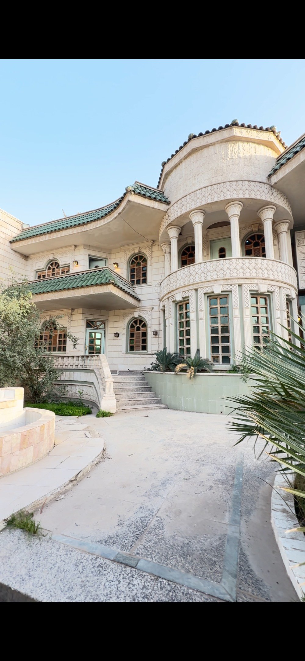 � دار للإيجار – الجادرية 🐋

في موقع راقي داخل الجادرية
📍 مربع عاتكة من أفضل مناطق الجادرية

📏 المساحة: 750 م²

⭕️ يحتوي على:
⭕️ حديقة خارجية واسعة
⭕️ نافورة
⭕️ بارك سيارات تحت الأرض
⭕️ صالتين
⭕️ مطبخ حار + مطبخ بارد
⭕️ 10 غرف
⭕️ 6 حمامات

🔹 مناسب للسكن الراقي أو للشركات

⭕️ السعر: اكتب (تم) ويصلك في التعليقات

📞 للاستفسار
***********
***********
📲 يوجد واتساب

🟩 نستقبل جميع العروض والطلبات العقارية
🟩 تصوير احترافي وترويج

#بغداد #الجادرية #المنصور #الكرادة #زيونة الدورة حي_العامل الكرخ الرصافة عقارات_بغداد عقارات_الاكر