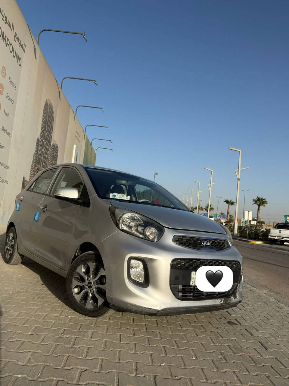 موديل ١٦ بس مواصفات فتحة وتحكمات استيرن وشاشة كلها ماعد البصمة بس بيها طخة بالدعامية ومصلحة بدون صبغ وبيها الجاملغ خلف السايق مصبوغ نصة اي ستفسار اتصال***********
