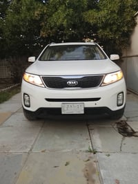 سورنتو 2015 خليجي السياره مكفوله كفاله عامه بدون بارد ولا صبغ محرك 6v....