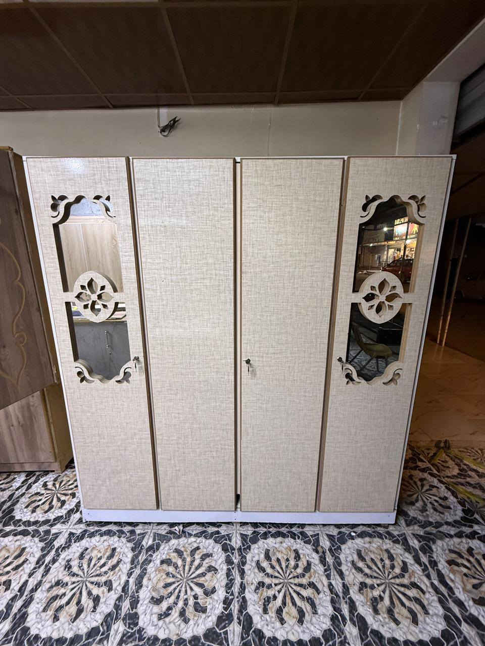 يا الله  غرفه نوم ٧ قطع مستخدم شهر اي عيب مابيه السعر 325 بيه مجال جربايه حديد مستخدم سعره ٥٥
 لبيع وشراء الاثاث 
كناتير بابين 2و3و4
كناتير سليماني 5و6
غرف نوم بنوعاها 
ويوجد تفصال جرابي وكناتير وبوفيات حسب الطلب 
يرهم مراوس وشتراي جميع الاثاث داخل كركوك***********
***********واتساب 
عنون كركوك العروبه مقبيل منفذ نسيم قرب جامع الامام علي
