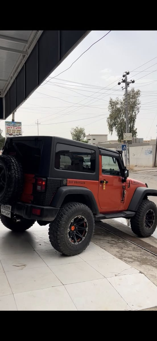 كوردى/عربي
جيب رانكلر موديل 2015 زور خاوينه زور تازه يه بي مه سروفه كامل ده سكاريه فول مواسفاته سفرى شركه يى هه وليره شه ش بستونه V6
خليجيه چوار تايه و ويلي اوفرودى له سه ره ده بله تايبه ت به افرود شاشه يه و  وينجي دعامي سستم اگزوز زوريك له مواسه فاتي تر  دوبارجه ي بوياغه ده رگايي سايه ق و جاملغي بيشه وه سكن بي ناو گرتن  به شه رتي گير و مه كينه و اكسل و ده بل اكسل به شه رتي تحويل و غرامه تكايه گه ر موشته ري نيت تيل مه كه 
شوين كه ركوك
نرخ 158مجالي كه م
***********
***********

جيب رانكلر موديل 2015 كثير جيد حيل نظيف فول مواسفات تغير كامل للشكل و دبلات سستم صفر شركة اربيل ستة سلندرV6 تايرات ويل افرود دبل افرود سستم اكزور شاشة و بعد مواصفات اهواية قطعتين صبغ صبغ بدون دواخل باب السايق و جاملغ امامي سكن بشرط كير و محرك و اكسل و دبل اكسل و شرط تحويل و غرامه
اذا مو شرايي لا تطصل رجاء
مكان كركوك
سعر 158 مجال قليل
***********
***********
