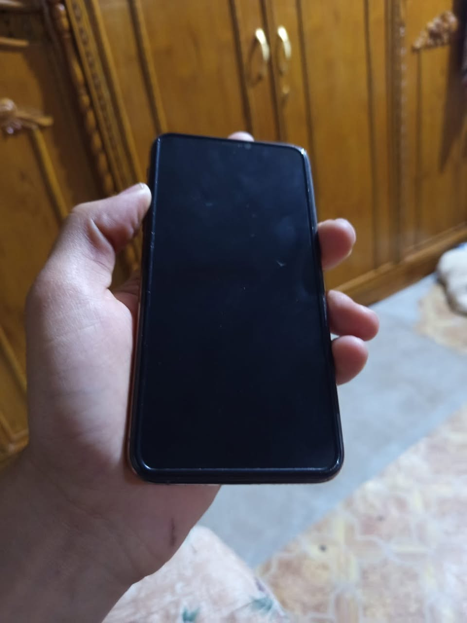 سلام عليكم 
جهاز للبيع 
11 pro max 
ذاكره 256
بطاريه 76 
جهاز لوك مامفتوح ولا داخل صيانه 
بحاله شركه نظافته 100/100 
كارتونته لصليه وياا جهاز كله شغال 
فيس إيدي كامرات صوت تصال كله شغال 
سعر (400) وبي مجال 
لاستفسار *********** 
مامتواجد على الخاص
