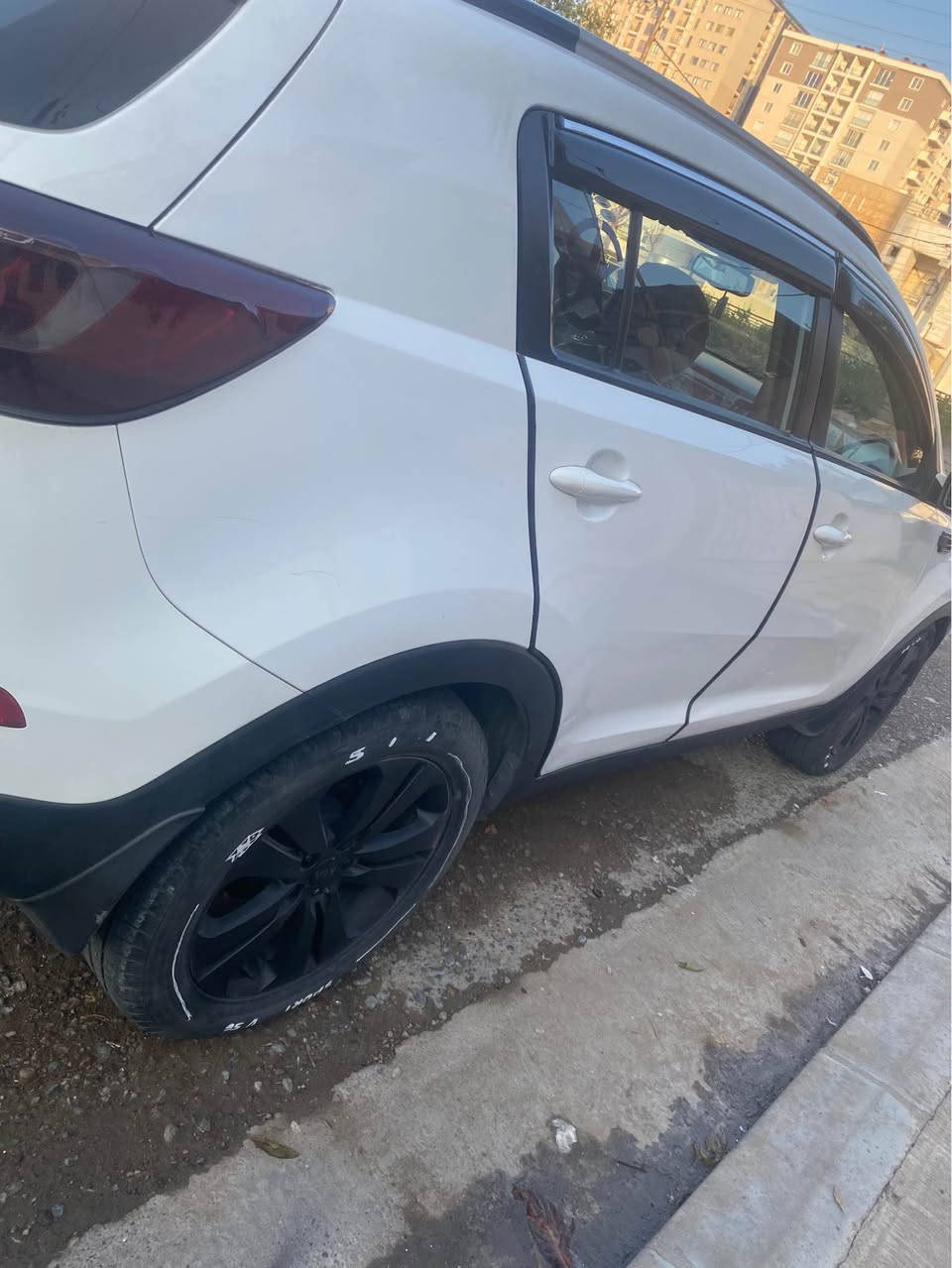 البيع او مراوس

كيا سبورتج 12 خليجي فول مواصفات بنوراما عدا البصمه
تبريد ثلج كير مكينه كفاله.  السياره بيها قطعتين جاملغ وباب ورصعه بصندوك 
بدون دواخل السياره ماشيه ٢٠٠ الف 
رقم اربيل باسمي تحويل ثاني يوم 
مكان السياره اربيل 
السعر ١٢٨ بيها مجال بسيط

واتساب. *********** أربيل, العراق
