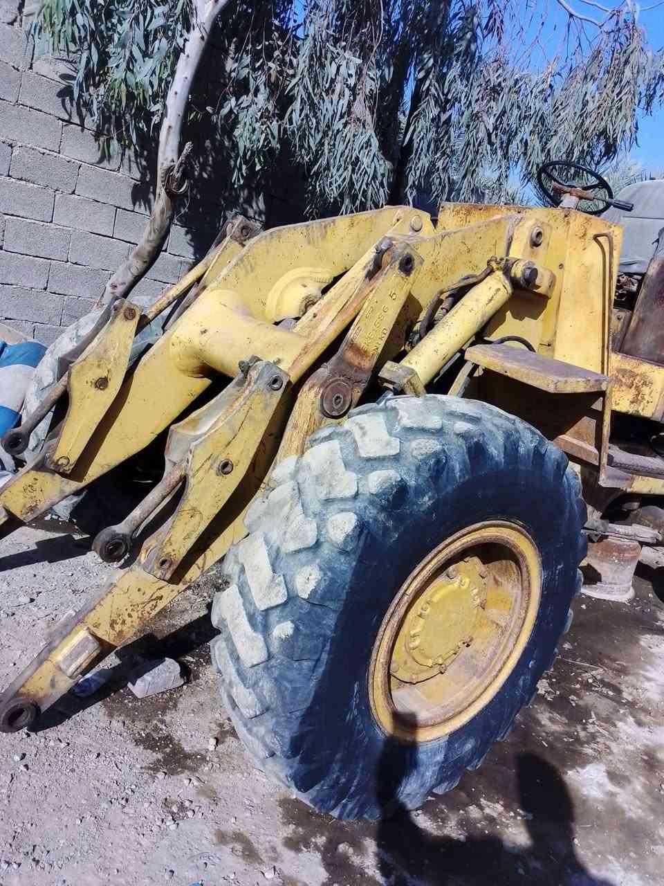 تاير حجم 70مع ويل شفل كتربلر 930
مكان بغداد حي البتول قرب جسر الفرنسي 
***********
