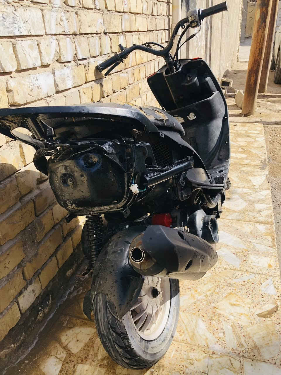 سلام عليكم للبيع دراجه طافيه دراجه شغاله بس بيه خلل بل شحن  سعر ٢٥٠وبي مجال قليل مكاني بغداد لامين رقمي ***********
